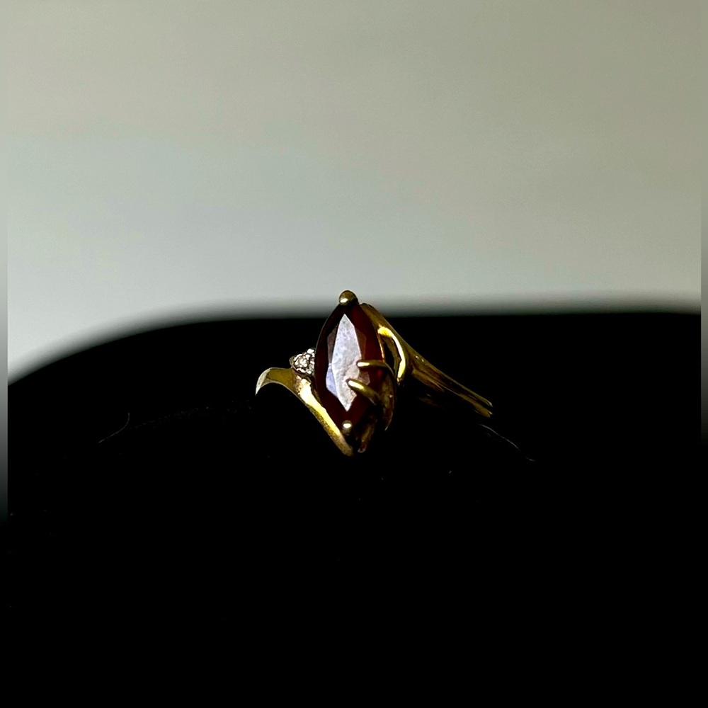 10k Gold Red Garnet Ring